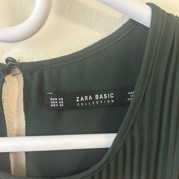 Zara Womens Size XS Hunter Green Pleated Sleeveless Blouse Career Workwear Layer - Picture 3 of 5